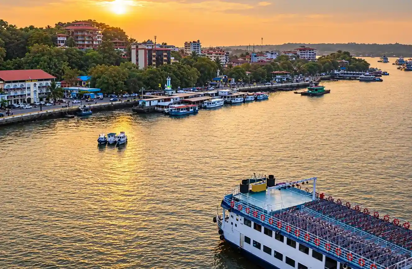  Mandovi River Cruise, Goa | River Cruise in Goa | Banbanjara View of sunset at the Mandovi River Promenade.